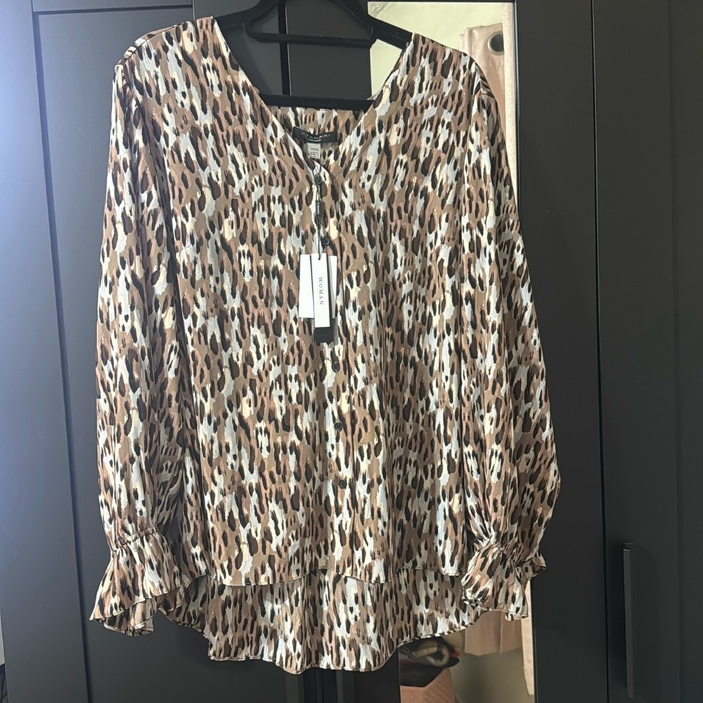 Tahari long sleeve top